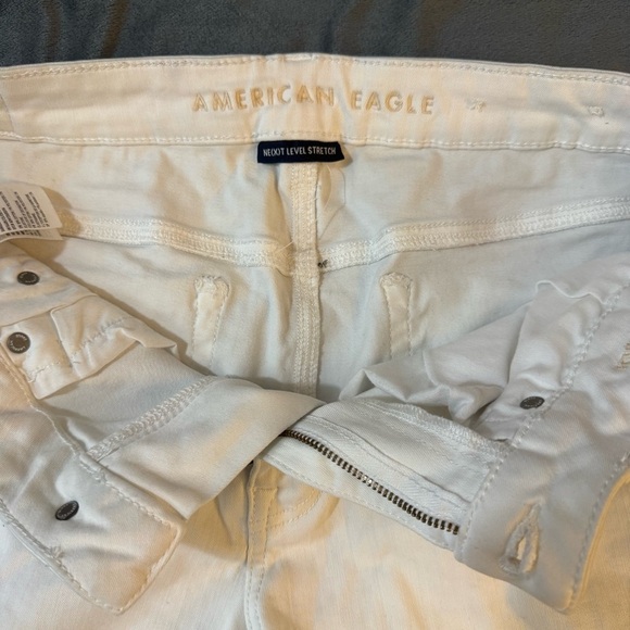 American Eagle Outfitters Cream Distressed Jean Shorts
#1067 - Picture 4 of 9
